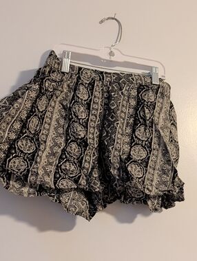 Abercrombie & Fitch Black and White Printed Elastic-Waist Shorts